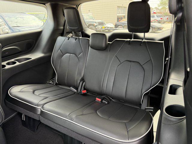 new 2025 Chrysler Pacifica Hybrid car, priced at $46,482