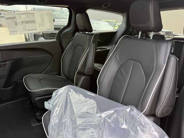 new 2025 Chrysler Pacifica Hybrid car, priced at $46,482