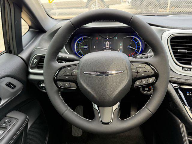 new 2025 Chrysler Pacifica Hybrid car, priced at $46,482