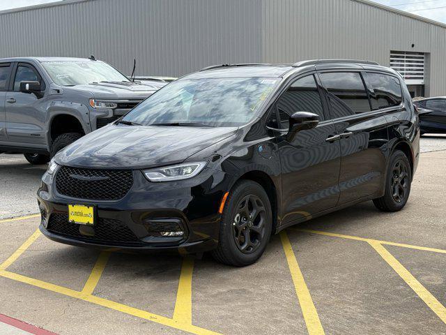 new 2025 Chrysler Pacifica Hybrid car, priced at $46,482