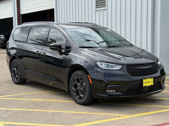 new 2025 Chrysler Pacifica Hybrid car, priced at $46,482