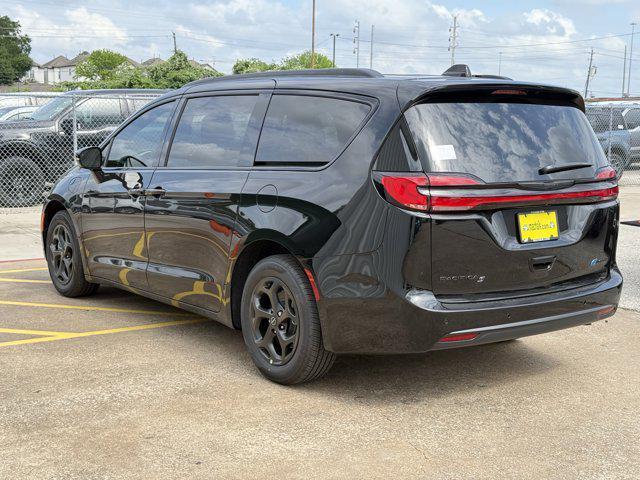 new 2025 Chrysler Pacifica Hybrid car, priced at $46,482