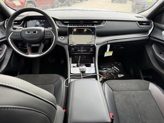new 2025 Jeep Grand Cherokee car, priced at $35,905