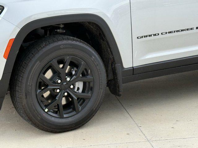 new 2025 Jeep Grand Cherokee car, priced at $35,905