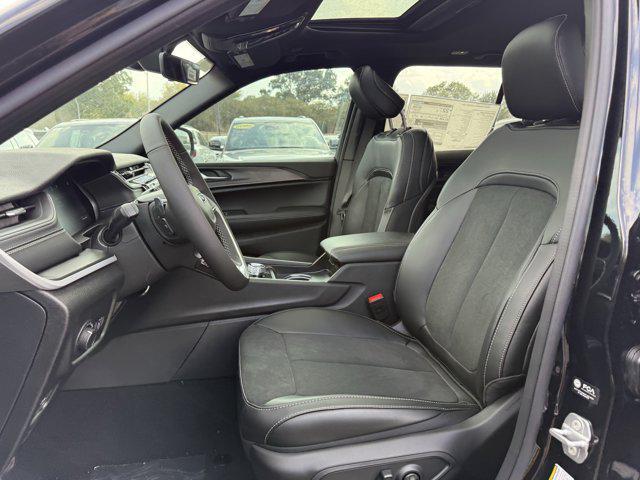 new 2025 Jeep Grand Cherokee car, priced at $40,630