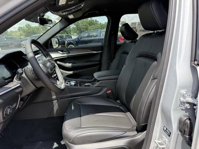 new 2025 Jeep Grand Cherokee car, priced at $39,378