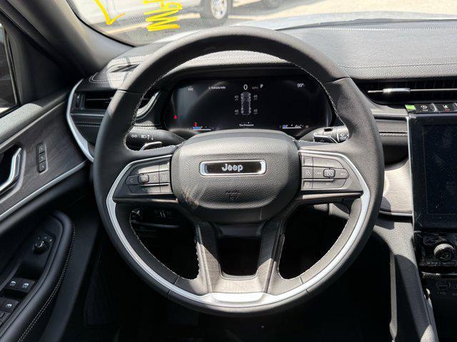 new 2025 Jeep Grand Cherokee car, priced at $39,378