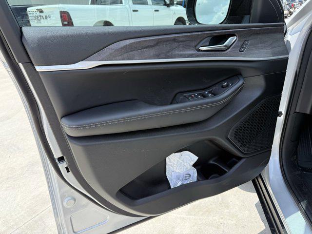 new 2025 Jeep Grand Cherokee car, priced at $39,378