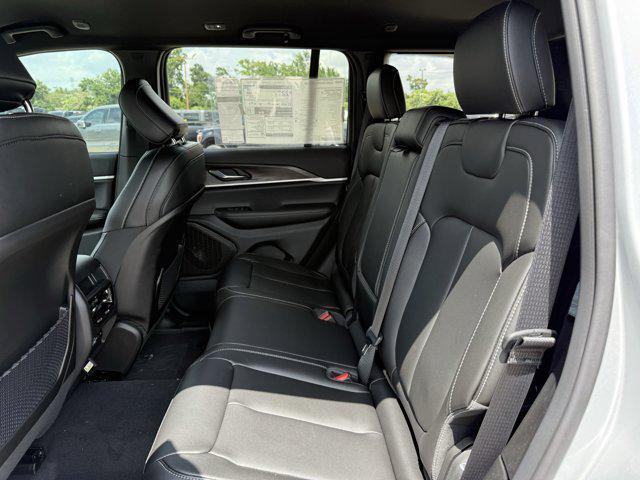 new 2025 Jeep Grand Cherokee car, priced at $39,378