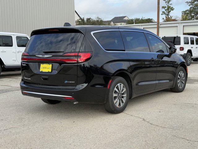 new 2025 Chrysler Pacifica Hybrid car, priced at $38,406