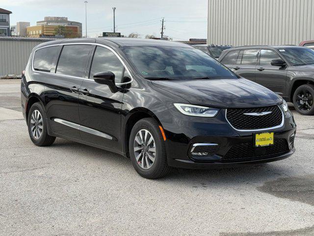 new 2025 Chrysler Pacifica Hybrid car, priced at $38,406