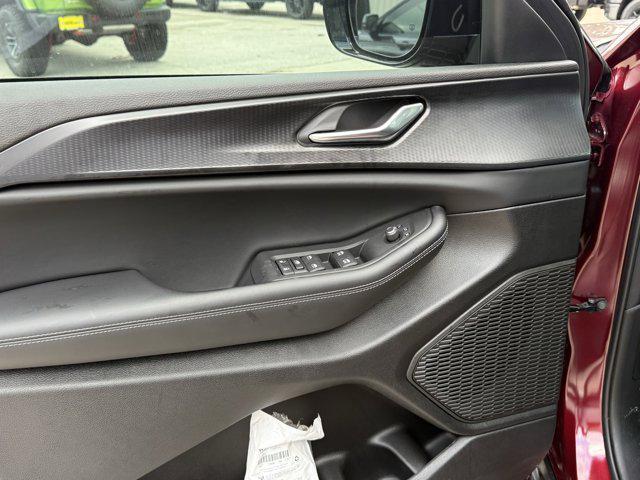 new 2025 Jeep Grand Cherokee car, priced at $35,905