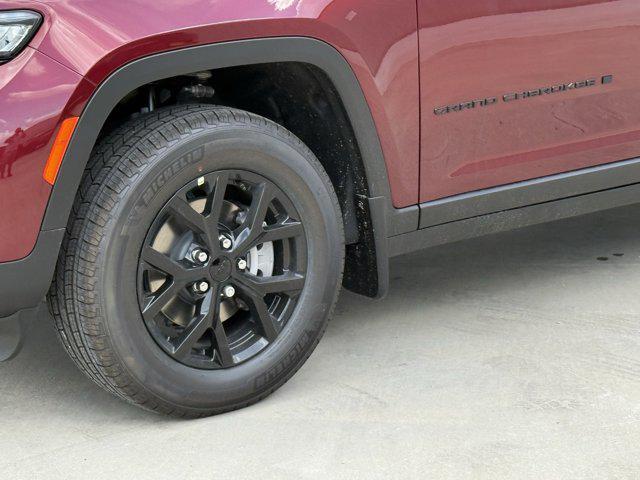 new 2025 Jeep Grand Cherokee car, priced at $35,905