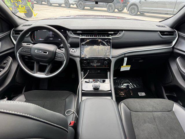 new 2025 Jeep Grand Cherokee car, priced at $35,905