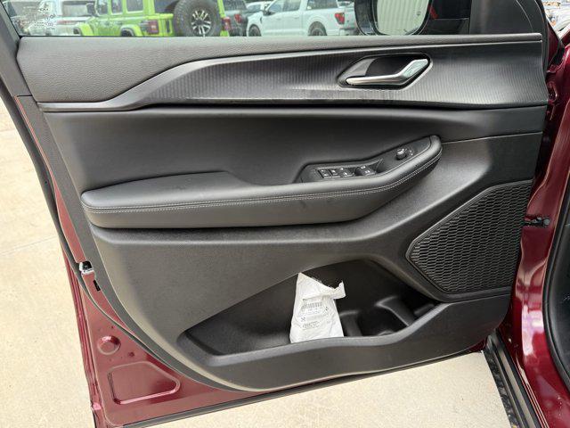 new 2025 Jeep Grand Cherokee car, priced at $35,905