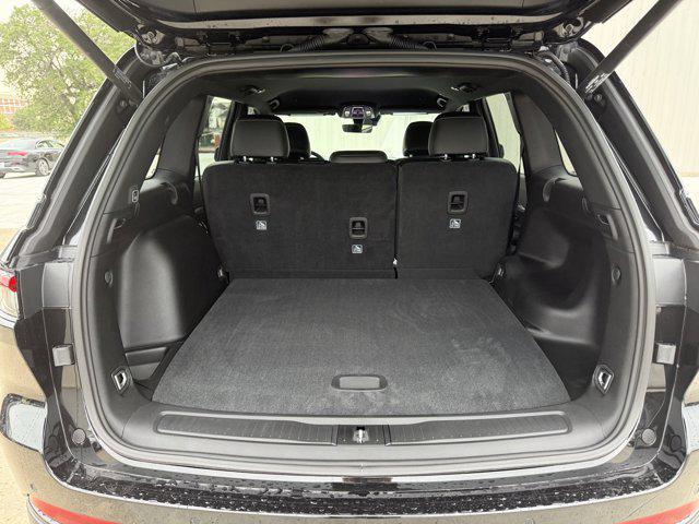 new 2025 Jeep Grand Cherokee car, priced at $39,097