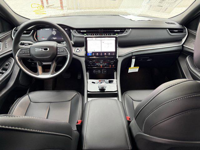 new 2025 Jeep Grand Cherokee car, priced at $39,097