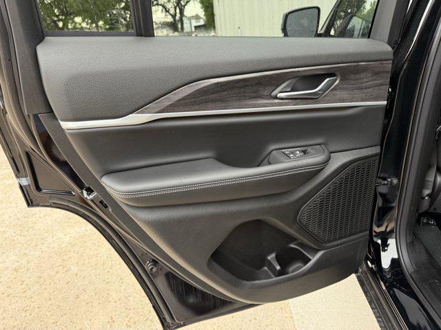 new 2025 Jeep Grand Cherokee car, priced at $39,097