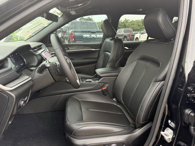 new 2025 Jeep Grand Cherokee car, priced at $39,097