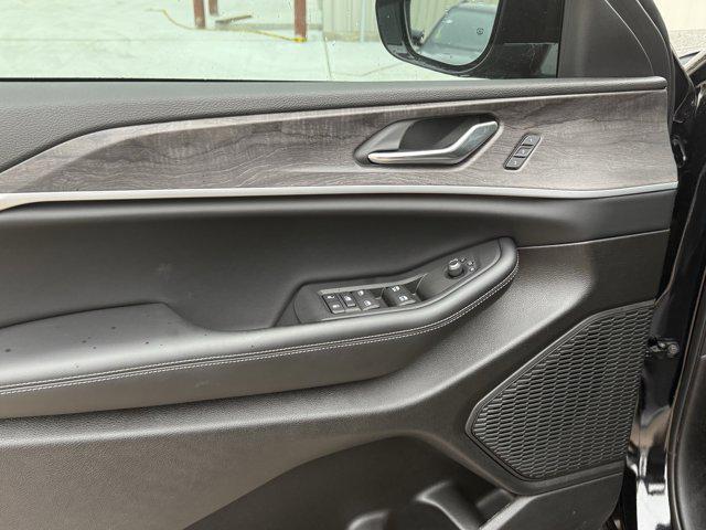 new 2025 Jeep Grand Cherokee car, priced at $39,097