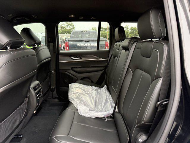new 2025 Jeep Grand Cherokee car, priced at $39,097