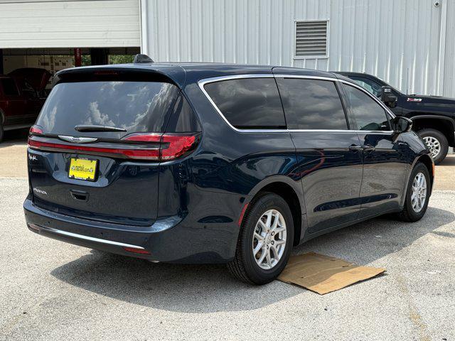 new 2025 Chrysler Pacifica car, priced at $37,294