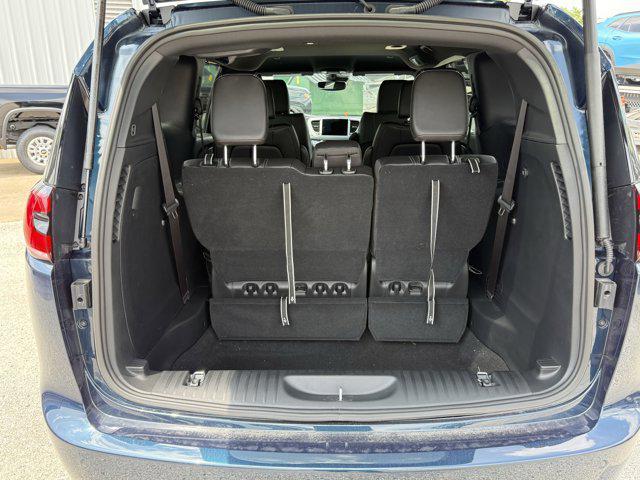 new 2025 Chrysler Pacifica car, priced at $37,294