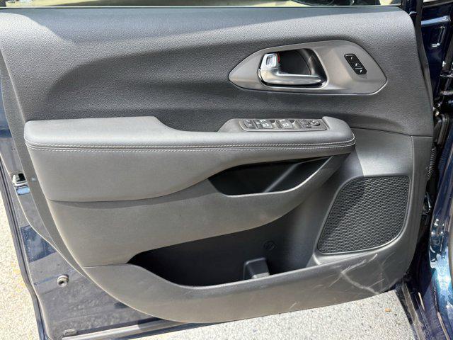 new 2025 Chrysler Pacifica car, priced at $37,294
