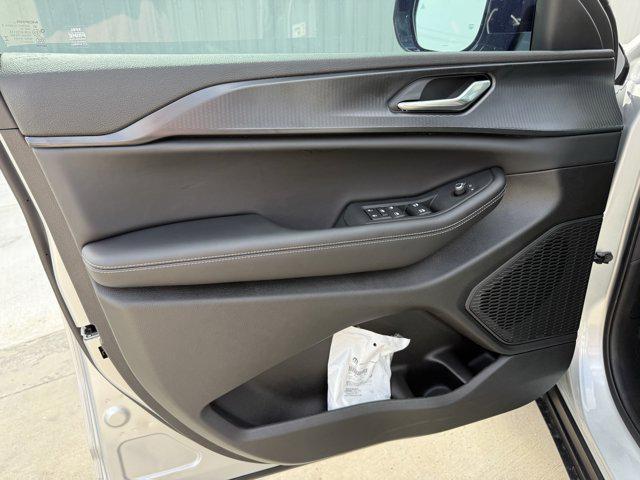 new 2025 Jeep Grand Cherokee L car, priced at $37,985
