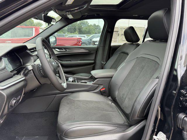 new 2025 Jeep Grand Cherokee car, priced at $35,535