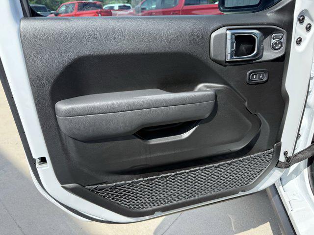 new 2025 Jeep Wrangler car, priced at $44,174