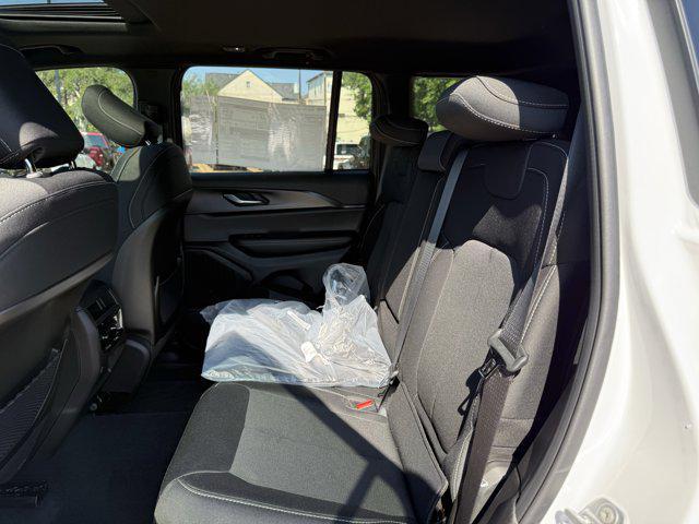 new 2025 Jeep Grand Cherokee car, priced at $34,299