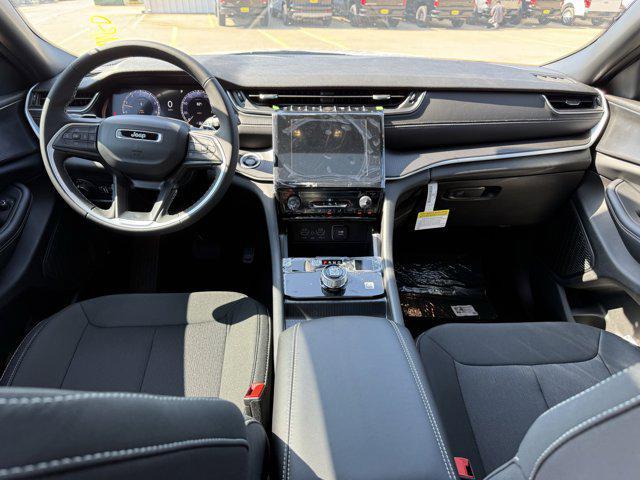new 2025 Jeep Grand Cherokee car, priced at $34,299