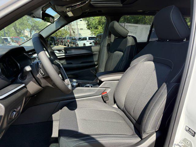 new 2025 Jeep Grand Cherokee car, priced at $34,299