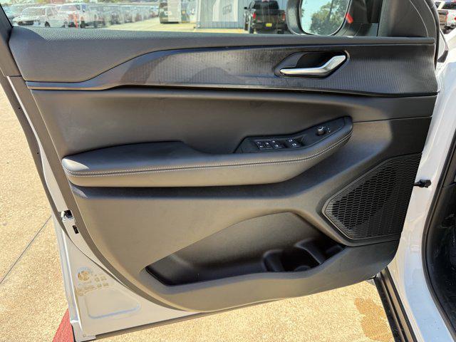 new 2025 Jeep Grand Cherokee car, priced at $34,299