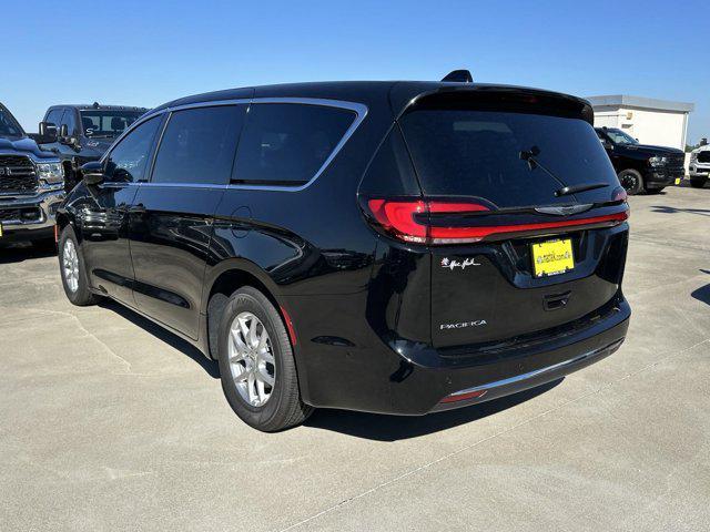 new 2025 Chrysler Pacifica car, priced at $35,257