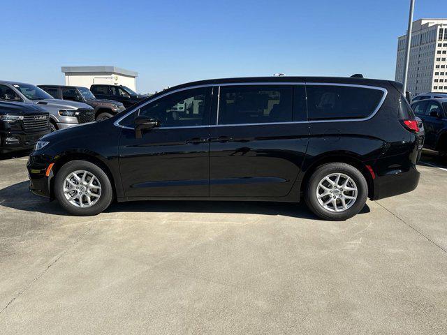 new 2025 Chrysler Pacifica car, priced at $35,257