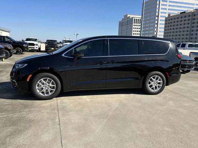 new 2025 Chrysler Pacifica car, priced at $35,257