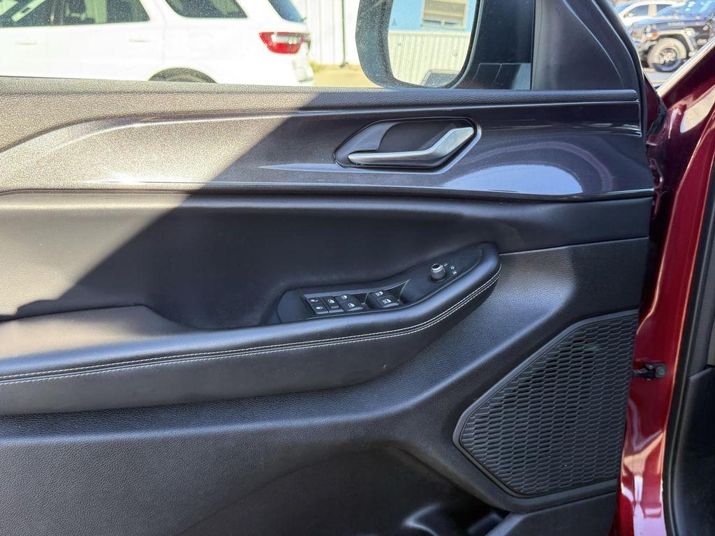 used 2023 Jeep Grand Cherokee car, priced at $22,000