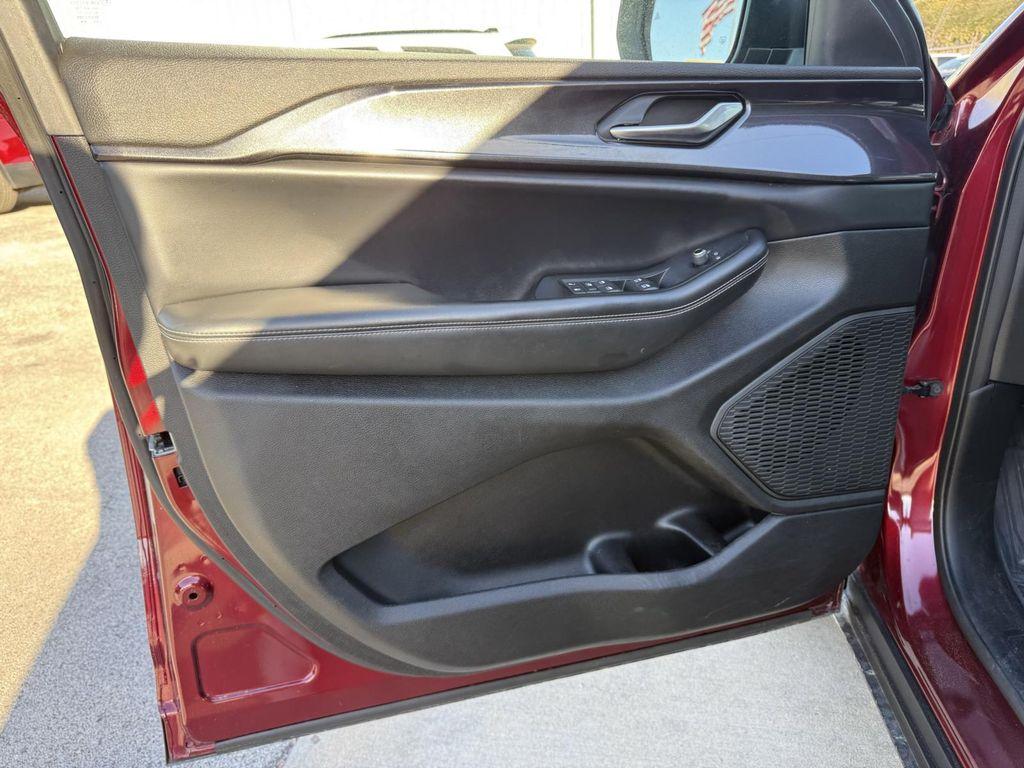 used 2023 Jeep Grand Cherokee car, priced at $22,000