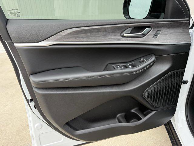 new 2025 Jeep Grand Cherokee L car, priced at $39,951