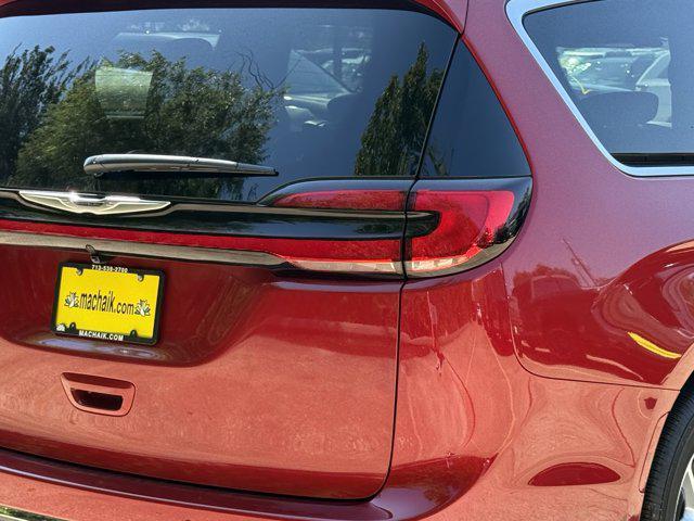 new 2026 Chrysler Pacifica car, priced at $39,752