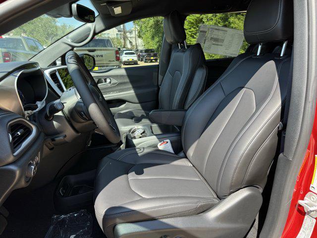 new 2026 Chrysler Pacifica car, priced at $39,752