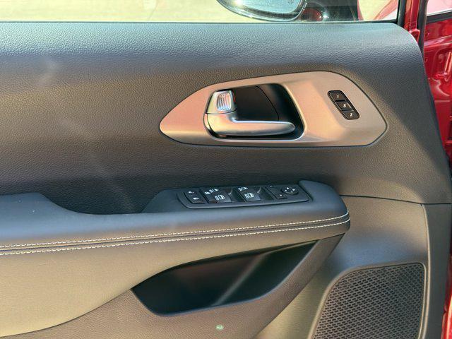 new 2026 Chrysler Pacifica car, priced at $39,752