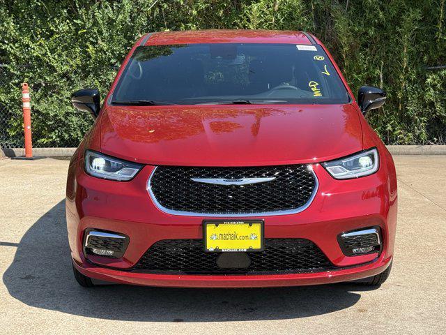 new 2026 Chrysler Pacifica car, priced at $39,752
