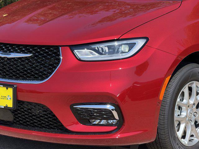 new 2026 Chrysler Pacifica car, priced at $39,752