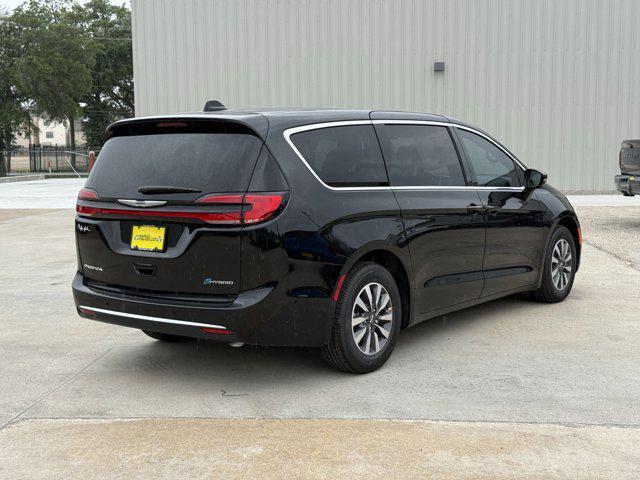 new 2025 Chrysler Pacifica Hybrid car, priced at $42,124