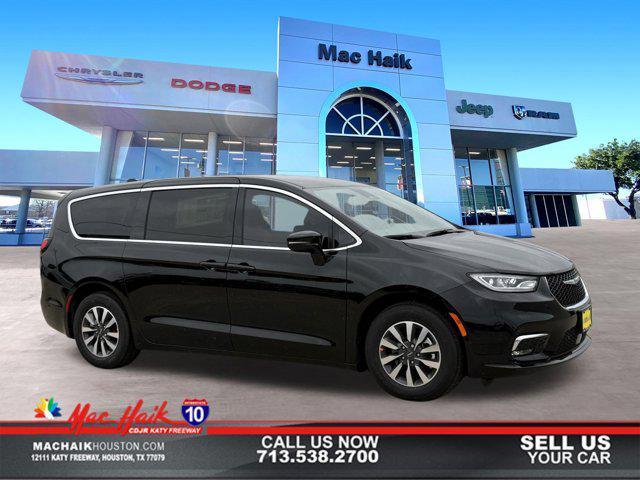 new 2025 Chrysler Pacifica Hybrid car, priced at $42,124