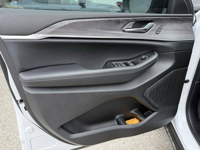 new 2025 Jeep Grand Cherokee car, priced at $39,156