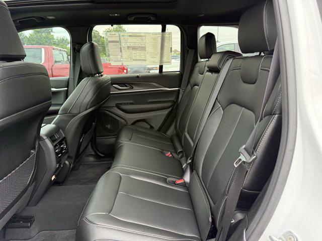 new 2025 Jeep Grand Cherokee car, priced at $39,156